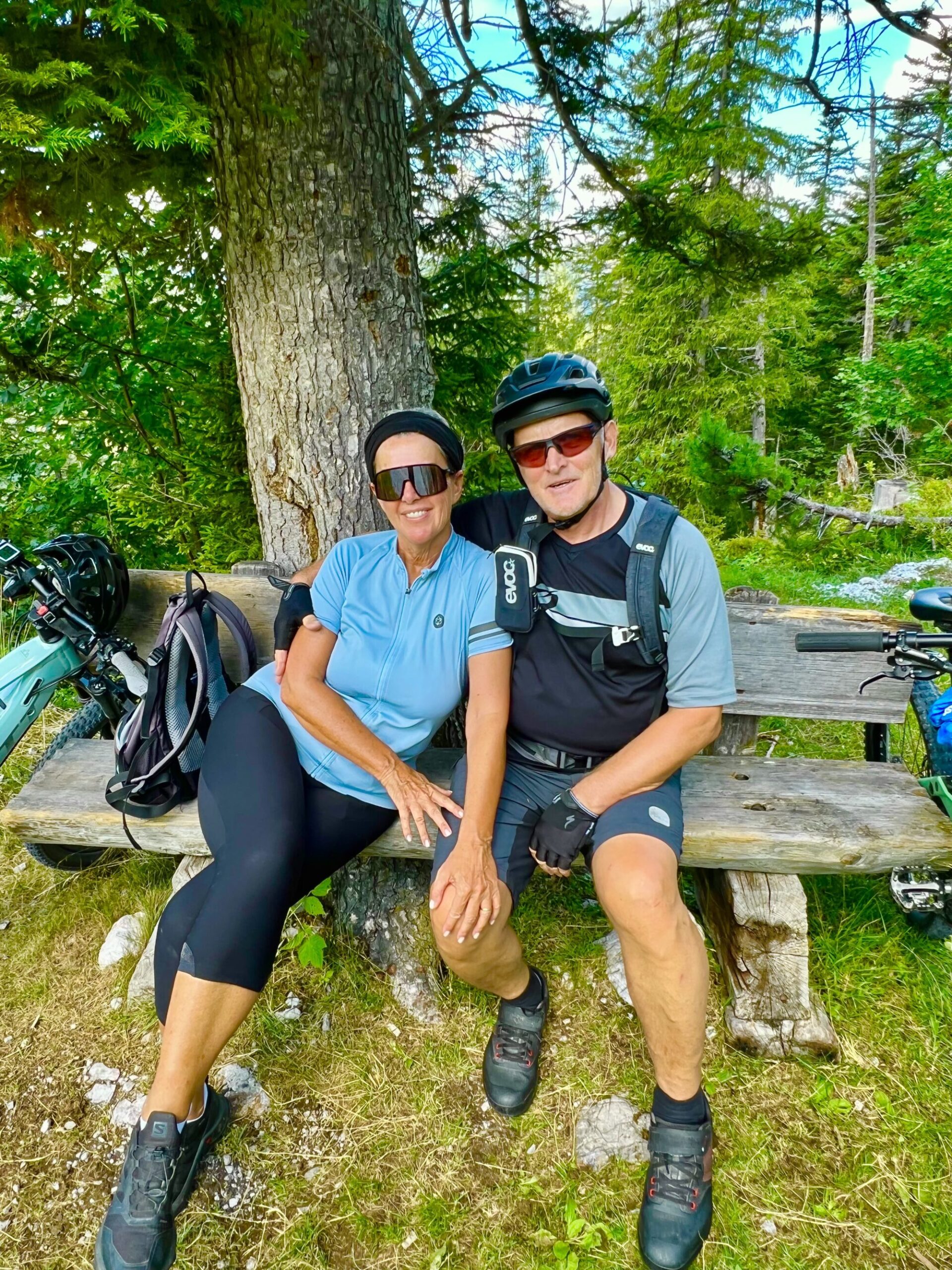 Claudia Aigner, Ewald Aigner - Pause bei der E-Bike Tour