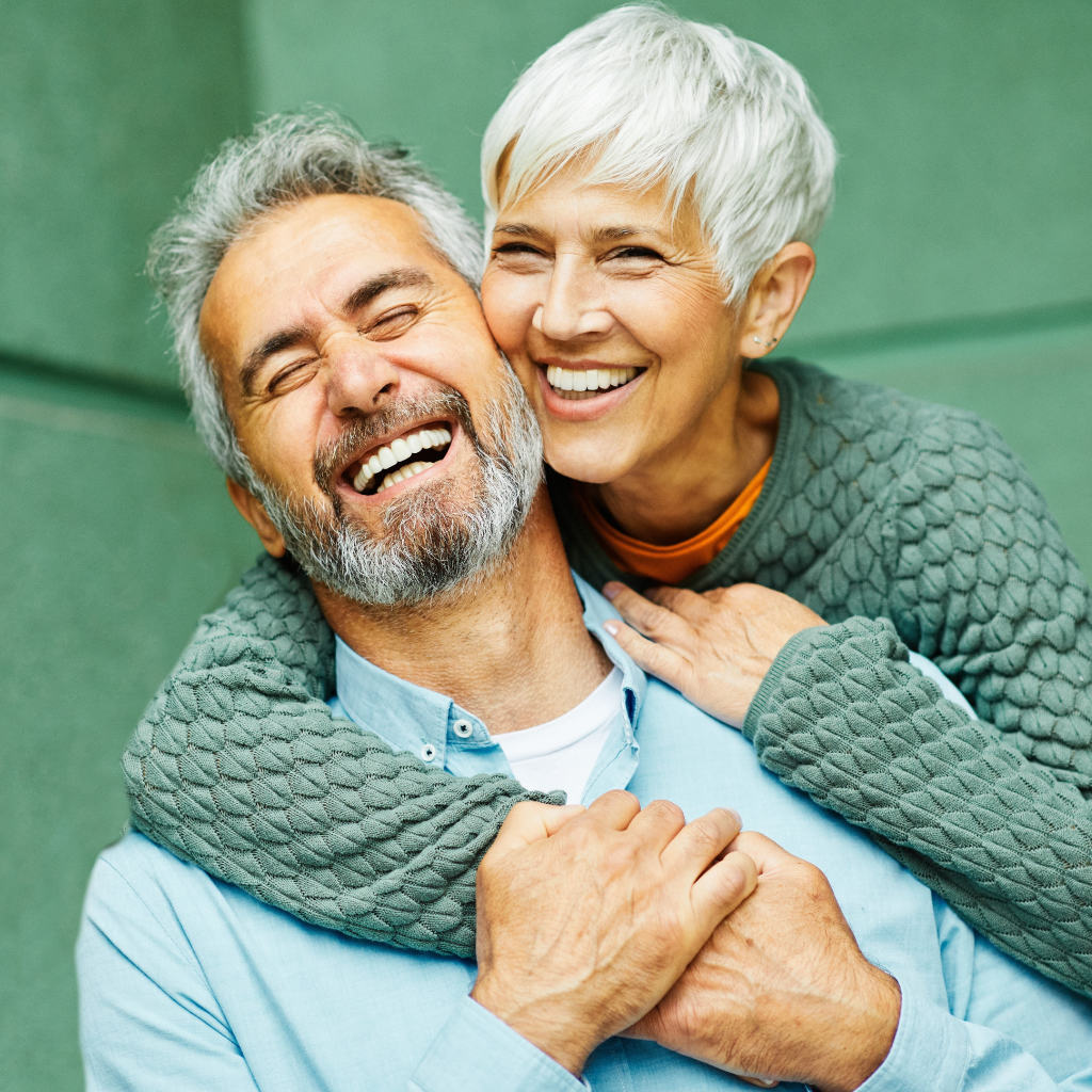 Glückliches, lachendes, gesundes Paar 50+ BestAger